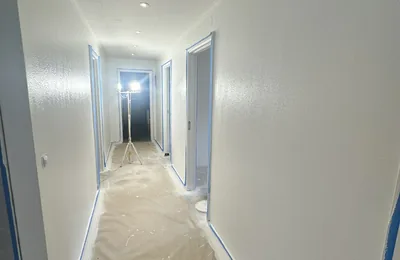 Inomhusmålning i Göteborg – nymålade väggar i hall